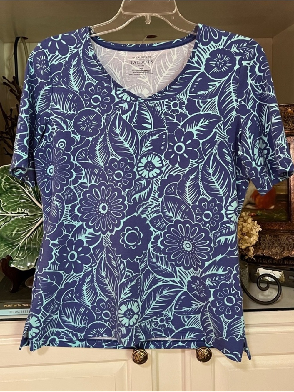 Talbots size M V-Neck top Short Sleeve tee